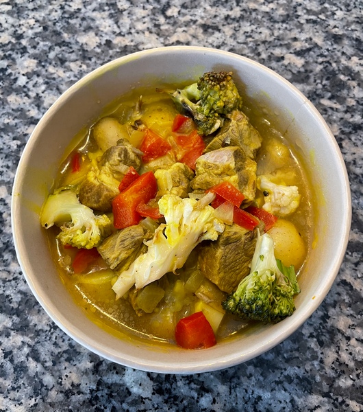 Curry de légumes et viande préparé par Les Filles du Pic