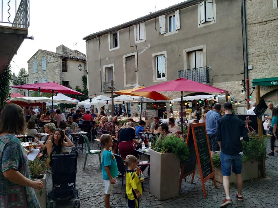 La terrasse animée de Label des Champs