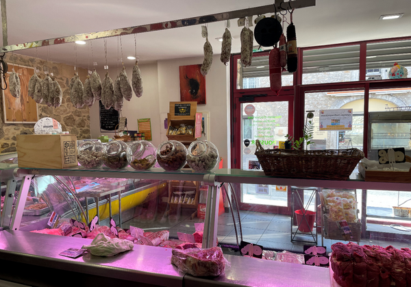 L'intérieur de la boucherie Chez Pascal et Damien