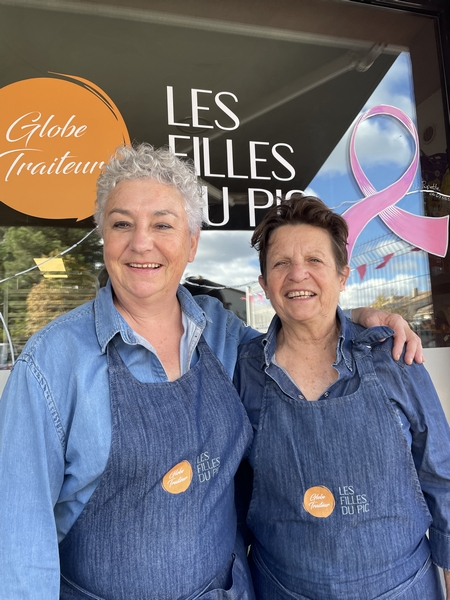 Chantal et Fabienne devant la boutique Les Filles du Pic