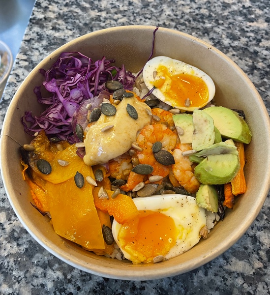 Bowl coloré préparé par Les Filles du Pic